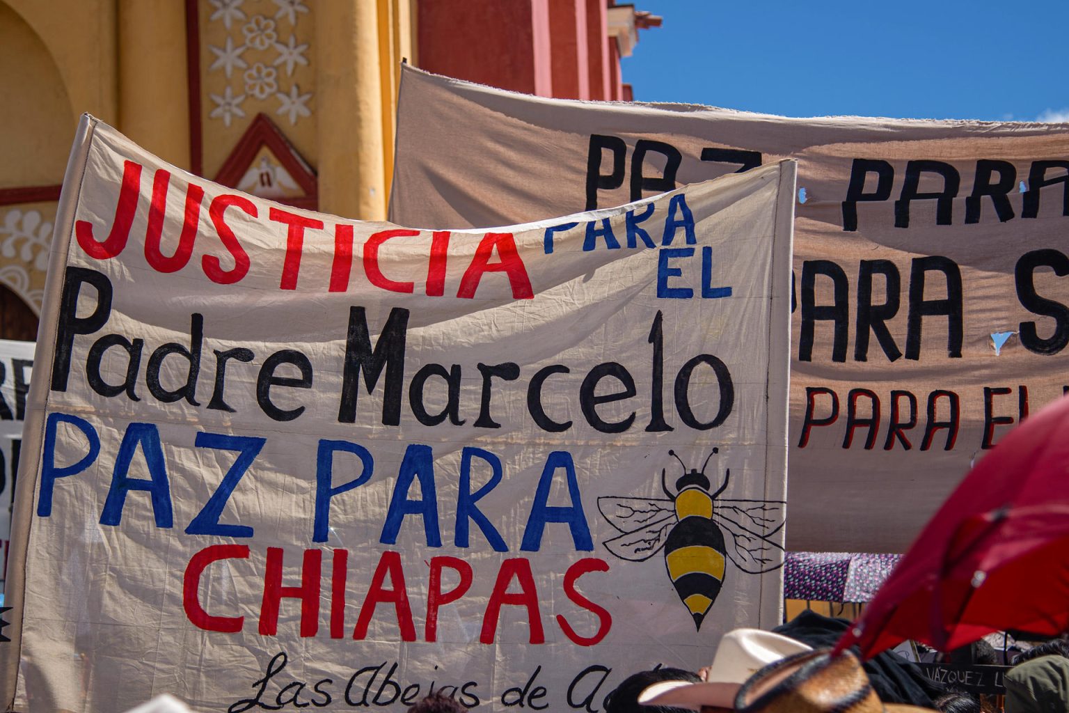 Manifestantes participan en una marcha en rechazo a la violencia este domingo, en San Cristóbal de las Casas (México). EFE/ Carlos López