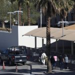 Policías de Protección Federal resguardan las instalaciones del consulado estadounidense este lunes, en Ciudad Juárez, Chihuahua (México). EFE/ Luis Torres