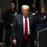 Fotografía de archivo del 28 de mayo de 2024 del expresidente de los Estados Unidos, Donald Trump, a su llegada a una corte en Nueva York (EE.UU.) EFE/EPA/JUSTIN LANE / POOL