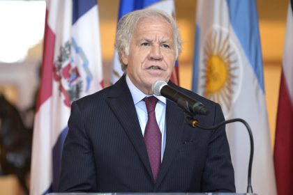 Imagen de archivo del secretario General de la OEA, Luis Almagro, hablando en la sede de la Organización de los Estados Americanos (OEA) en Washington (EE. UU). EFE/Lenin Nolly