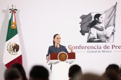 La presidenta de México, Claudia Sheinbaum, participa durante su conferencia de prensa matutina este martes en Palacio Nacional en la Ciudad de México (México). EFE/José Méndez