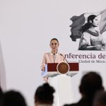 La presidenta de México Claudia Sheinbaum, participa este jueves durante una rueda de prensa en Palacio Nacional de la Ciudad de México (México). EFE/José Méndez