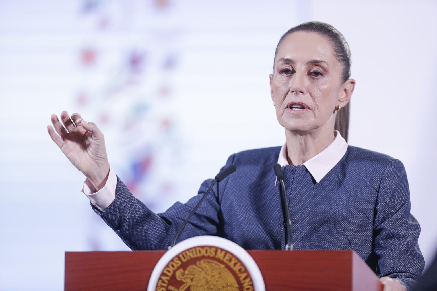 La presidenta de México, Claudia Sheinbaum, participa este martes durante una conferencia de prensa en Palacio Nacional, de la Ciudad de México (México). EFE/ Isaac Esquivel