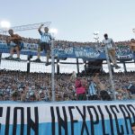 Los hinchas de Racing hicieron sentir como local este sábado a su equipo en el estadio asunceno General Pablo Rojas.EFE/ Mauricio Dueñas Castañeda