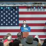 Fotografía de archivo del 28 de enero de 2023 del congresista Rubén Gallego hablando ante sus simpatizantes durante el lanzamiento oficial de su campaña como candidato al Senado de Arizonan en Arizona (Estados Unidos). EFE/ María León