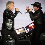 Fotografía del 12 de septiembre de 2024 cedida por David Bergman donde aparecen los artistas Jon Bon Jovi (i) y el cubano-estadounidense Pitbull durante un concierto de la gira 'Party After Dark Tour' de Pitbull, celebrado en el Teatro Jones Beach en Wantagh, Nueva York (EE.UU). EFE/David Bergman /SOLO USO EDITORIAL /NO VENTAS /SOLO DISPONIBLE PARA ILUSTRAR LA NOTICIA QUE ACOMPAÑA /CRÉDITO OBLIGATORIO