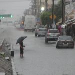 Con vientos sostenidos de 75 kilómetros por hora (km/h) y rachas de 95 km/h, Sara ocasionará lluvias intensas de entre 75 y 150 milímetros en Campeche, Chiapas y Quintana Roo, y precipitaciones muy fuertes en Tabasco y Yucatán. Archivo. EFE/Alonso Cupul