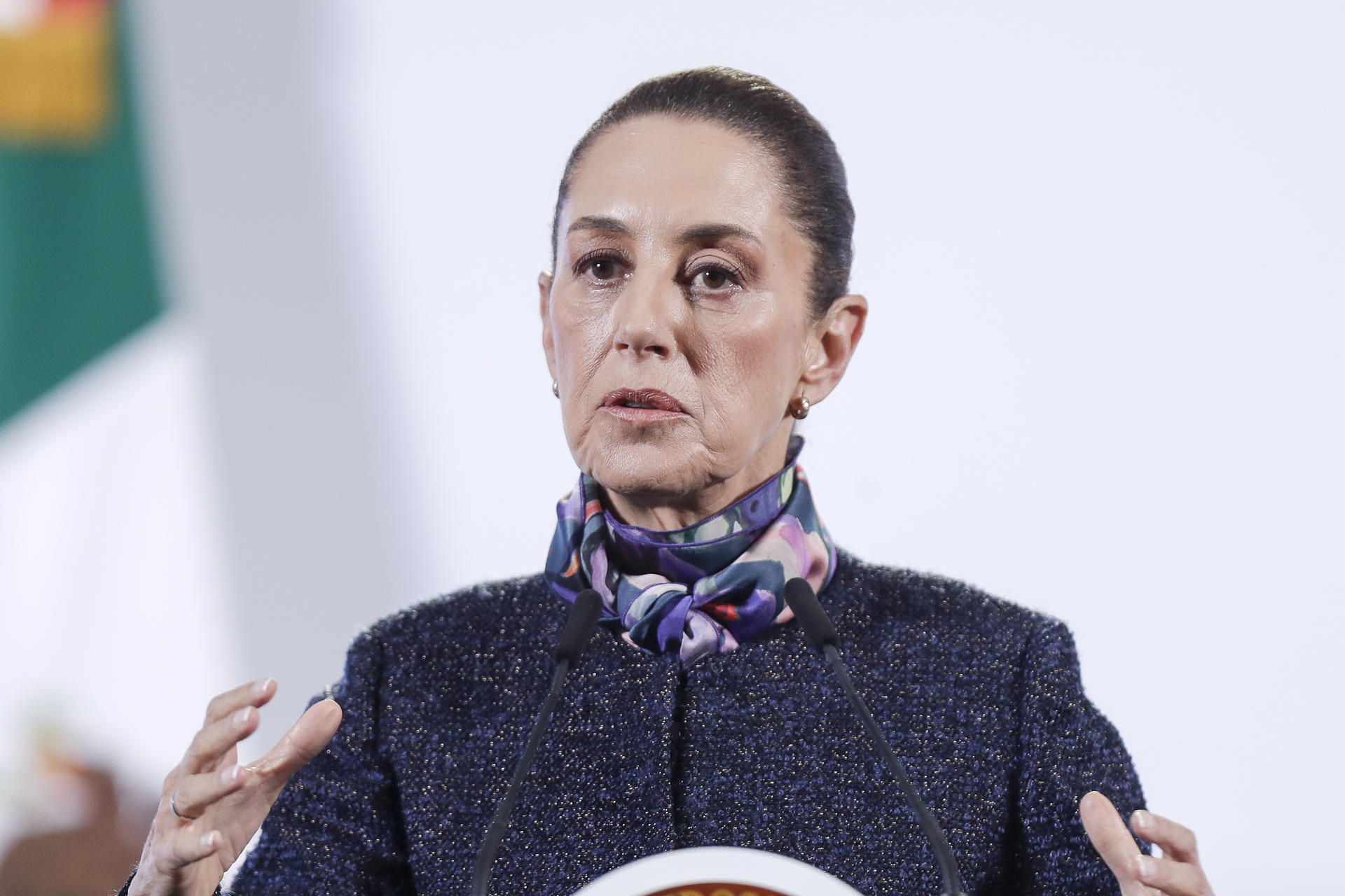 La presidenta de México, Claudia Sheinbaum, participa este jueves en una conferencia de prensa en Palacio Nacional de la Ciudad de México (México). EFE/ Isaac Esquivel
