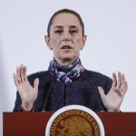 La presidenta de México, Claudia Sheinbaum, participa este jueves en una conferencia de prensa en Palacio Nacional, de la Ciudad de México (México). EFE/ Isaac Esquivel