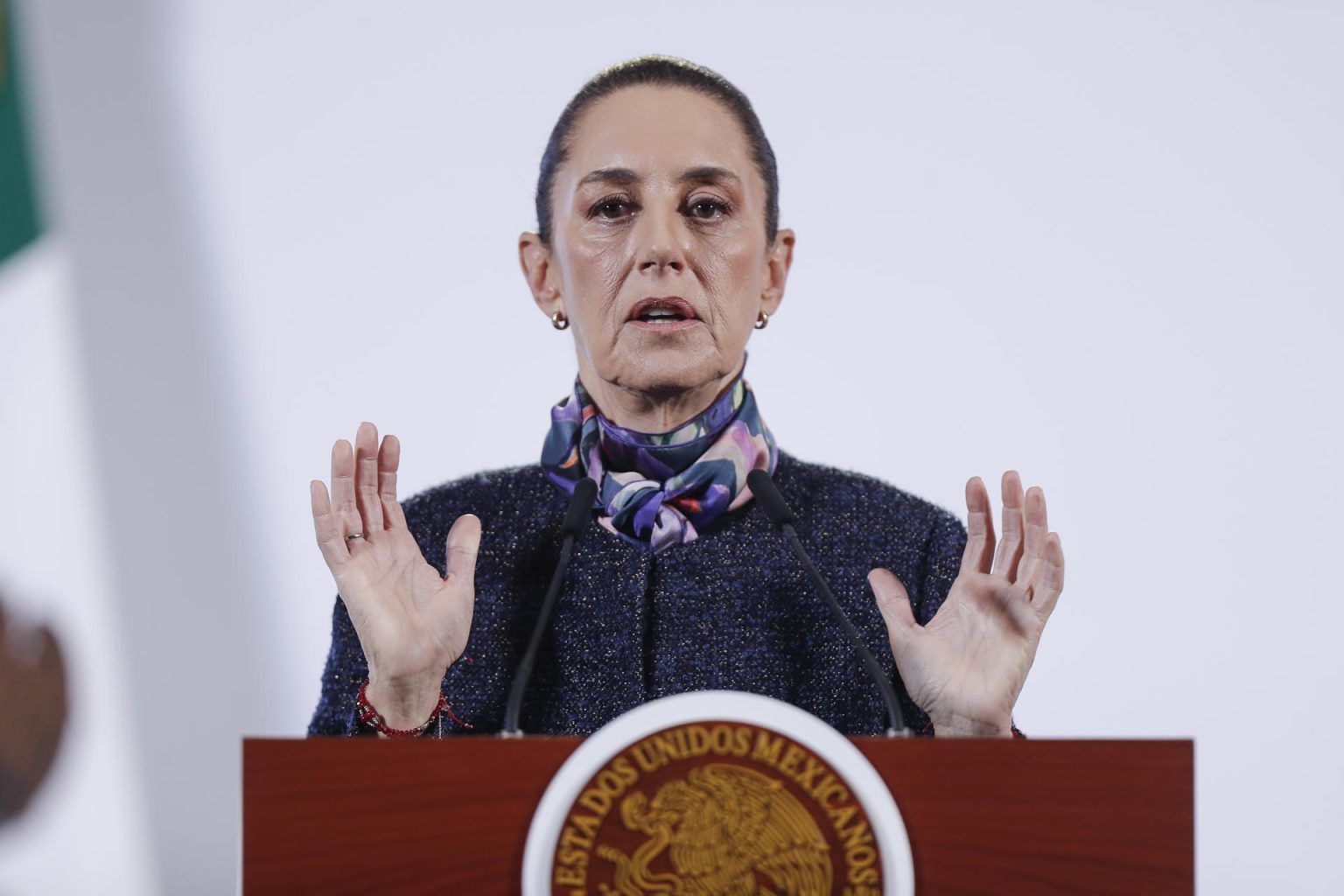 La presidenta de México, Claudia Sheinbaum, participa este jueves en una conferencia de prensa en Palacio Nacional, de la Ciudad de México (México). EFE/ Isaac Esquivel