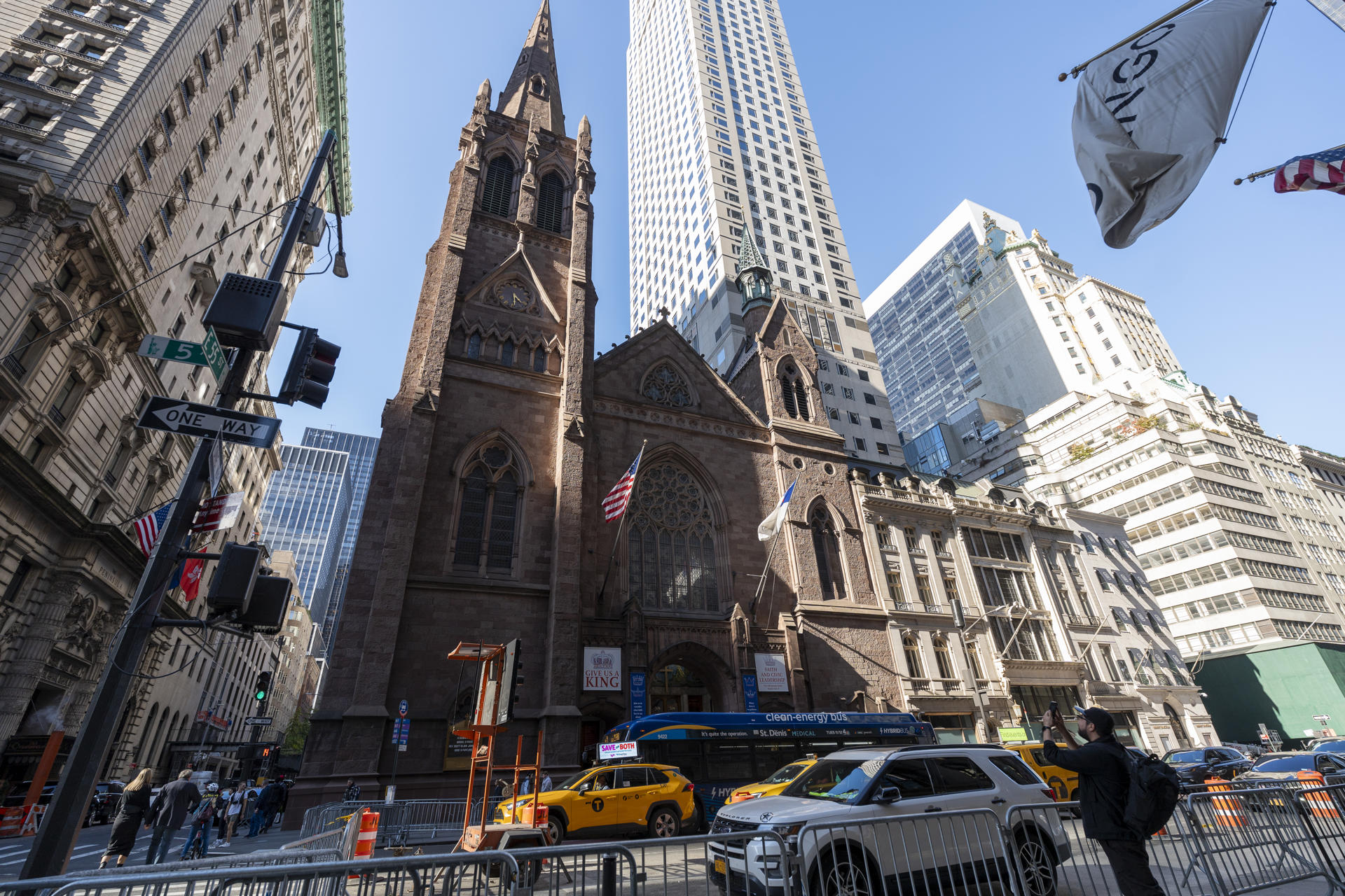 Fotografía de la Iglesia Presbiteriana, este viernes en la Quinta Avenida de Nueva York (Estados Unidos). EFE/ Ángel Colmenares
