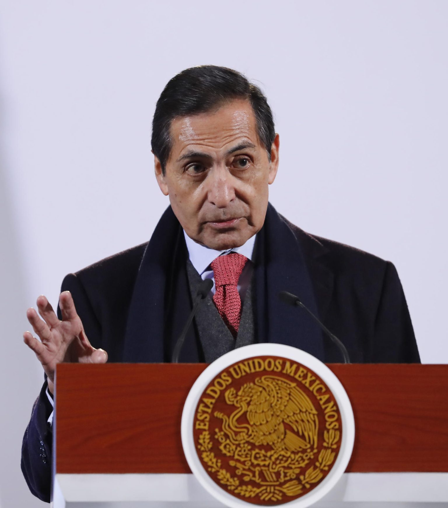 El secretario de Hacienda de México, Rogelio Ramírez de la O, participa este viernes en una rueda de prensa de la presidenta de México, Claudia Sheinbaum, en Palacio Nacional en Ciudad de México (México). FE/ Mario Guzmán