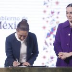 La presidenta de México, Claudia Sheinbaum habla durante su rueda de prensa matutina en Palacio Nacional este miércoles, en Ciudad de México (México). EFE/ Isaac Esquivel