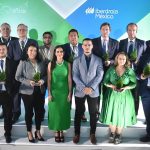 Premiados posan durante la quinta edición de los Premios al Proveedor del año 2024 Ciudad de México (México). EFE/ Iberdrola México