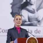 La presidenta de México, Claudia Sheinbaum, participa durante una rueda de prensa este viernes, en Palacio Nacional en Ciudad de México (México). EFE/ Mario Guzmán