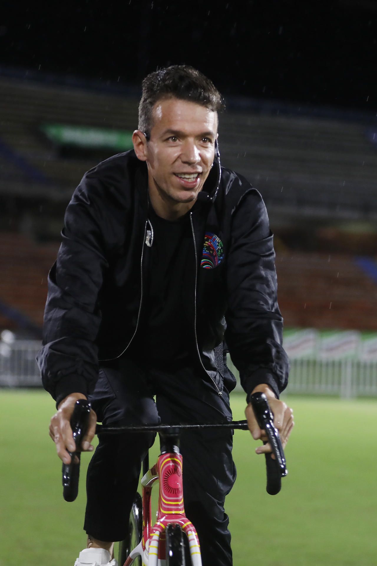 El ciclista colombiano Rigoberto Urán asiste a un homenaje en su nombre en Medellín (Colombia). EFE/ Luis Eduardo Noriega Arboleda
