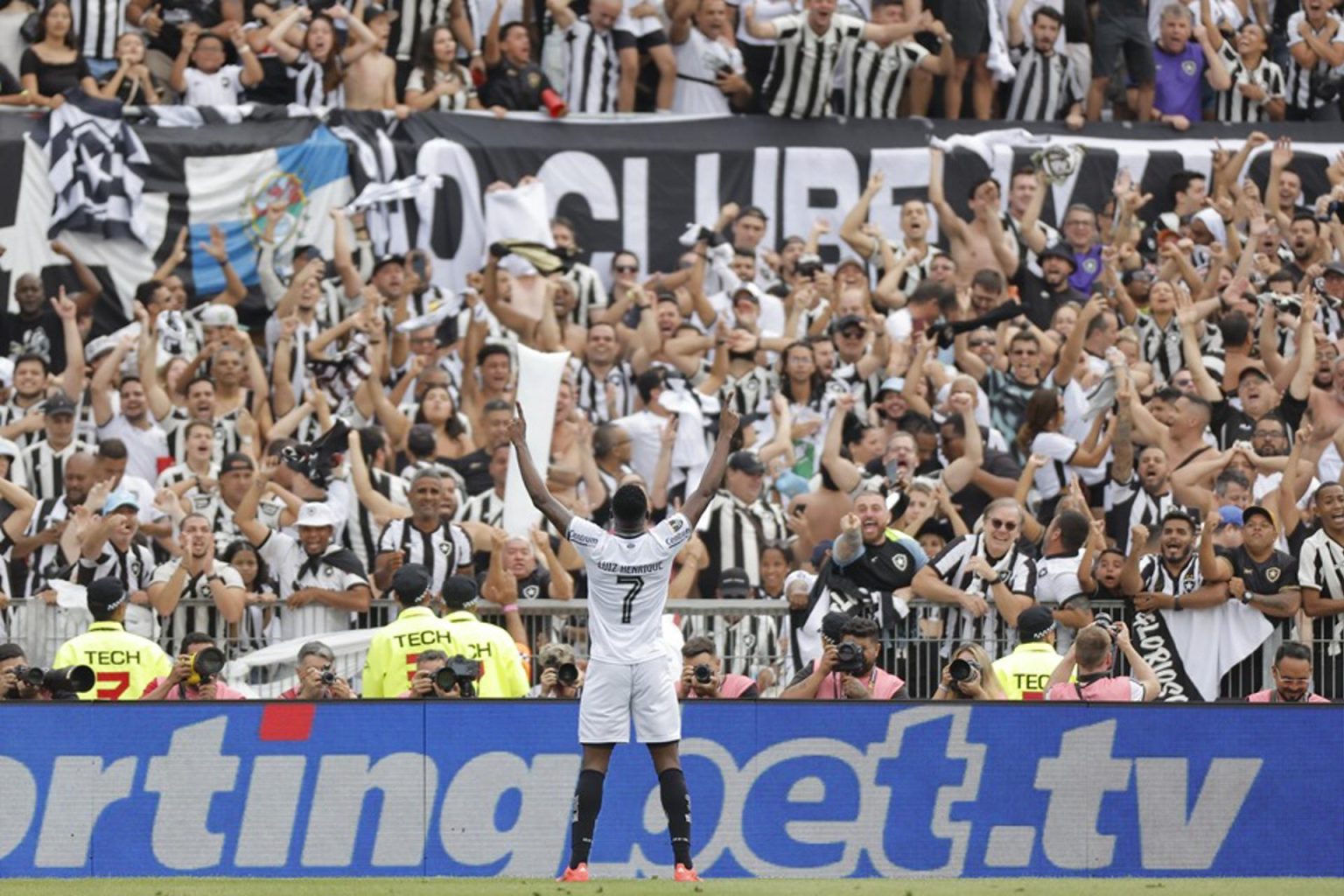 Luiz Henrique de Botafogo celebra su gol en la final de la Copa Libertadores. EFE/ Juan Ignacio Roncoroni