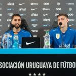 Los jugadores uruguayos Manuel Ugarte (d) y Rodrigo Bentancur ofrecieron este miércoles una conferencia de prensa en Montevideo para hablar sobre el partido del 14 de noviembre contra Colombia en el estadio Centenario. . EFE/ Sofía Torres