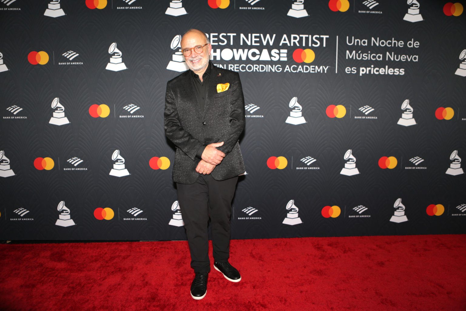 El director ejecutivo de la Academia Latina de la Grabación, Manuel Abud posa en la alfombra de la ceremonia de presentación del Mejor Artista Nuevo 2024, en Miami, Florida (Estados Unidos). EFE/ Marlon Pacheco