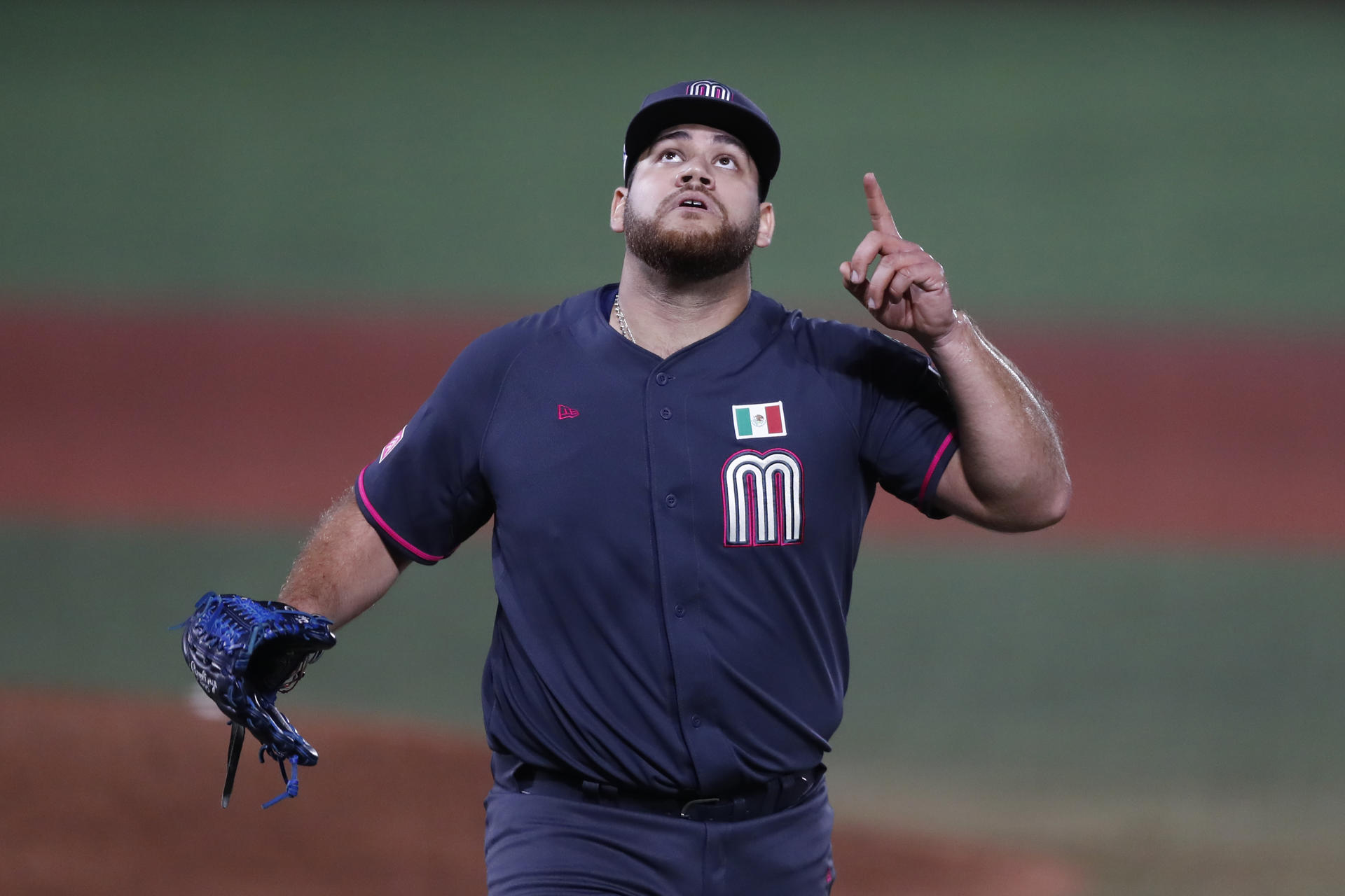 El mexicano Luis Rodríguez () celebra una maniobra que neutralizó a Puerto Rico durante el juego de la segunda jornada de la serie Premier 12 de béisbol que transcurre en Guadalajara. EFE/Francisco Guasco
