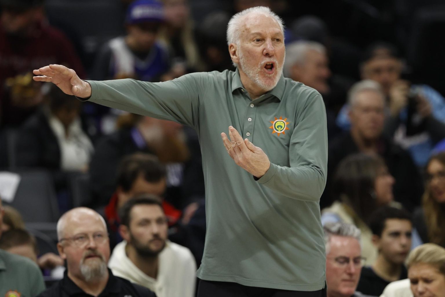 El entrenador Gregg Popovich deja a los Spurs de forma indefinida por problemas de salud. EFE/EPA/JOHN G. MABANGLO