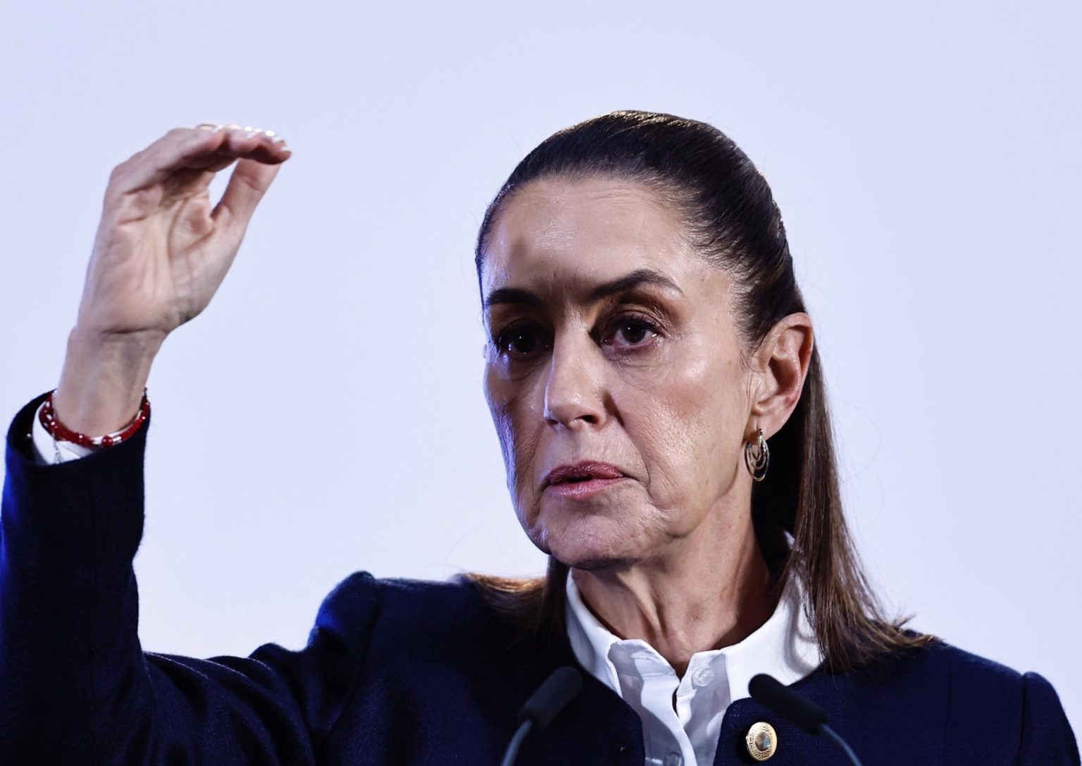 La presidenta de México Claudia Sheinbaum, habla este viernes durante una rueda de prensa en Palacio Nacional en la Ciudad de México (México). EFE/Sáshenka Gutiérrez