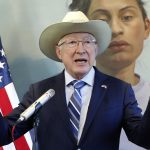 El embajador de Estados Unidos en México, Ken Salazar, habla durante una conferencia de prensa este miércoles, en Ciudad de México (México). EFE/ Mario Guzmán