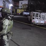 Elementos del Ejercito Mexicano resguardan la zona donde fueron hallados cuerpos de personas desmembradas en el municipio de Chilpancingo en Guerrero (México). EFE/José Luis de la Cruz