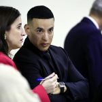 El reguetonero puertorriqueño Daddy Yankee, reacciona durante una audiencia este viernes, en San Juan (Puerto Rico). EFE/Thais Llorca