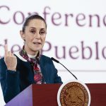 La presidenta de México, Claudia Sheinbaum, habla esta martes durante una rueda de prensa en Palacio Nacional de la Ciudad de México (México). EFE/ José Méndez