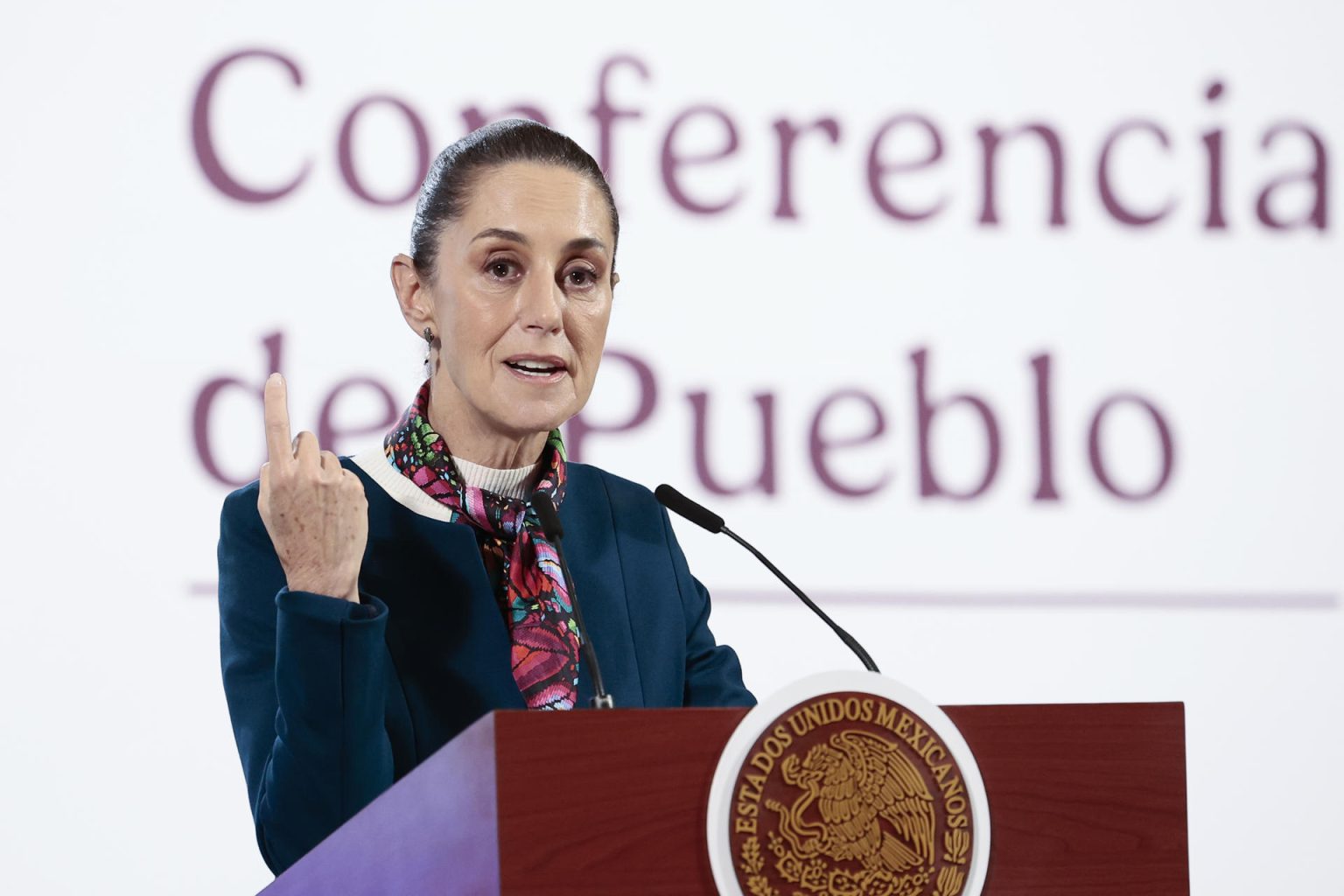 La presidenta de México, Claudia Sheinbaum, habla esta martes durante una rueda de prensa en Palacio Nacional de la Ciudad de México (México). EFE/ José Méndez