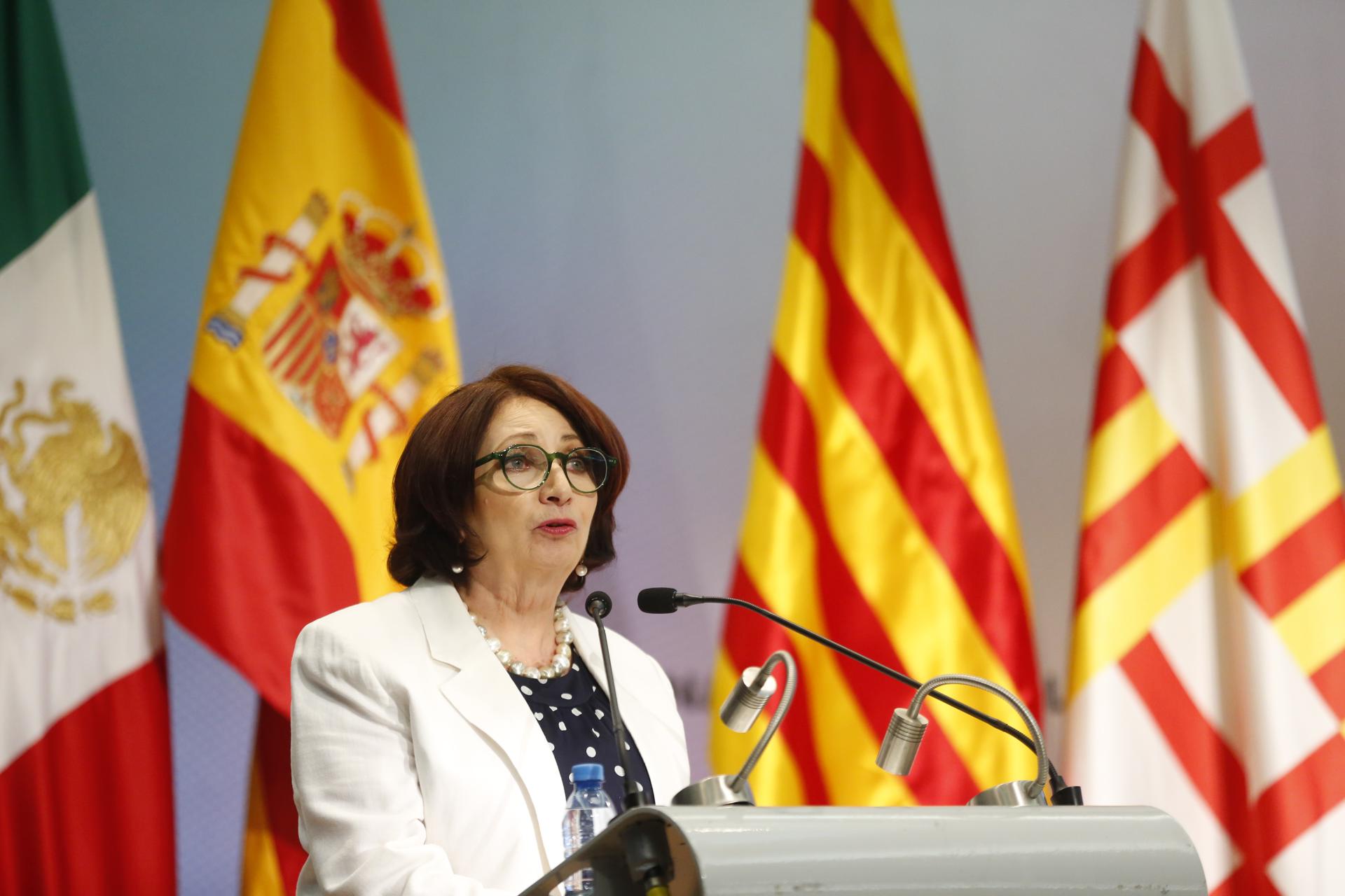 La directora general de la FIL, Marisol Schulz habla este domingo en la ceremonia de la clausura de la 38 edición de la Feria Internacional del Libro de Guadalajara (FIL), Jalisco (México). EFE/ Francisco Guasco
