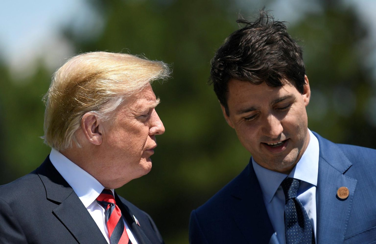 El presidente estadounidense, Donald J. Trump (i), y el primer ministro canadiense, Justin Trudeau (d). Imagen de archivo. EFE/ Neil Hall