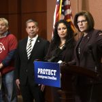 La senadora demócrata de origen hispano, Catherine Cortez Masto, habla junto al senador, Ben Ray Luján (2-i), la representante de la organización política bipartidista FWD.us, Andrea Flores (2-d), y José Cabreras (i), un beneficiario del Estatus de Protección Temporal (TPS) durante una conferencia de prensa este miércoles en el Centro de Visitas del Senado en Washington (EE.UU.). EFE/Lenin Nolly