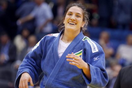 Fotografía de archivo en la que se registró a la judoca brasileña Mayra Aguiar, durante un torneo en Celiábinsk (Rusia). EFE/Maxim Shipenkov