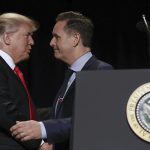 El presidente electo de Estados Unidos, Donald Trump, junto al productor de televisión Mark Burnett (d). Imagen de archivo. EFE/WIN MCNAMEE / GETTY IMAGES / POOL PROHIBIDO SU USO POR AFP[PROHIBIDO SU USO POR AFP]