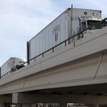 Fotografía del 30 de noviembre de 2024 de camiones en el Puente Internacional Zaragoza, en Ciudad Juárez, Chihuahua (México). EFE/ Luis Torres