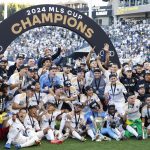 La plantilla de Los Angeles Galxy celebra este sábado la conquista de la Copa de la MLS. EFE/EPA/CAROLINE BREHMAN