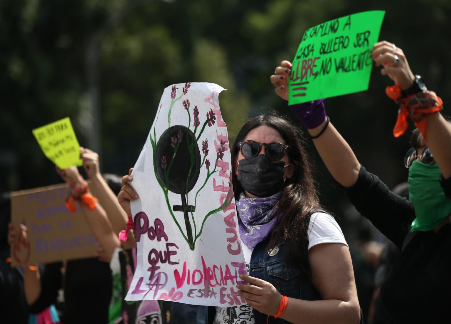 Imagen de archivo de mujeres y activistas que protestan contra la violencia machista en Ciudad de México (México). EFE/ Sáshenka Gutiérrez