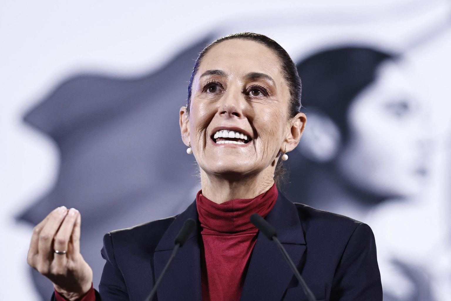 La presidenta de México, Claudia Sheinbaum participa durante su conferencia de prensa matutina este lunes en el Palacio Nacional de Ciudad de México (México). EFE/Sáshenka Gutiérrez