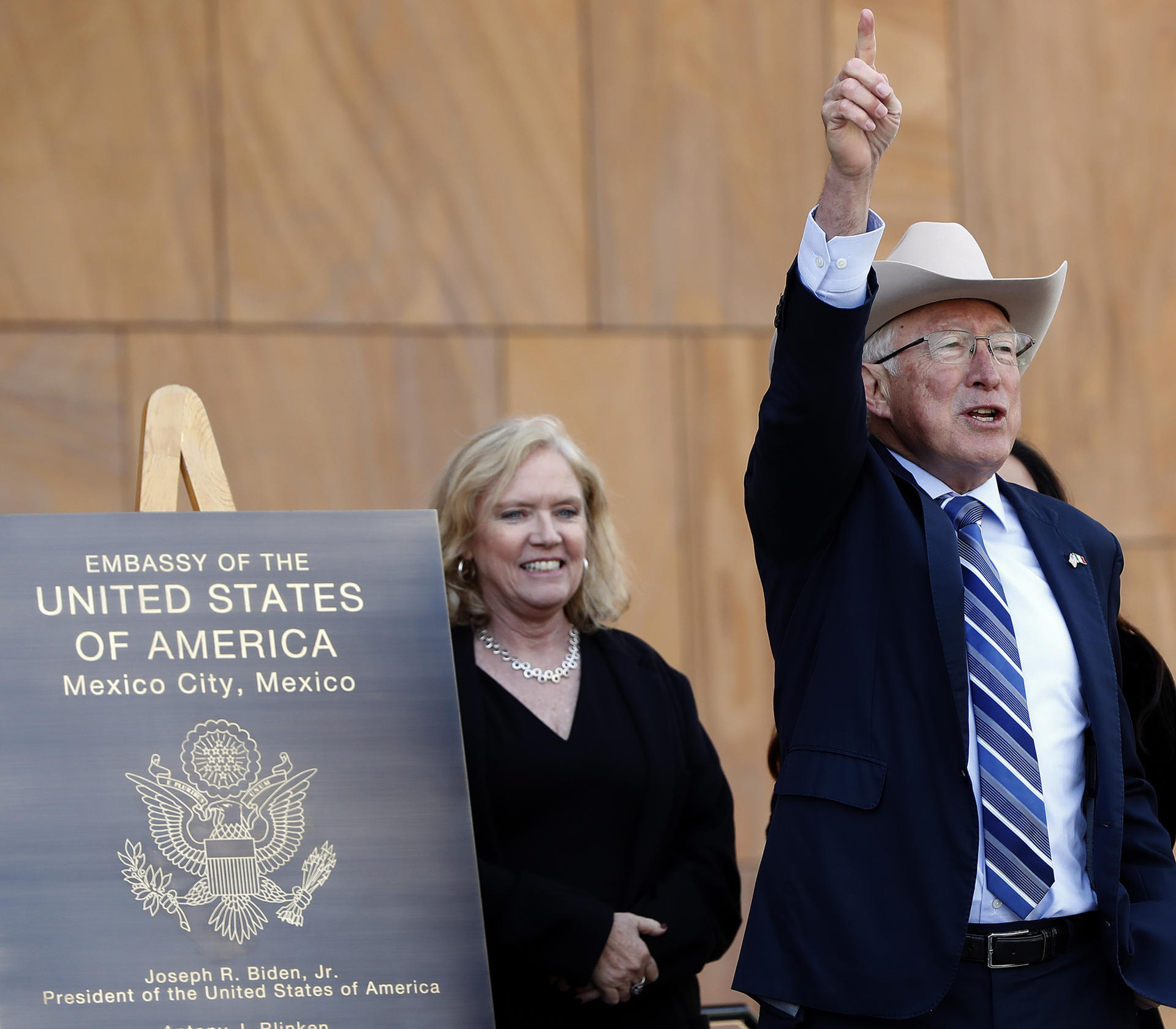 El embajador de Estados Unidos en México, Ken Salazar participa durante un acto protocolario este martes, en Ciudad de México (México). EFE/ Mario Guzmán
