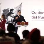 El titular del Servicio de Administración Tributaria (SAT), Antonio Martínez Dagnino, participa este jueves durante la conferencia de prensa matutina de la presidenta de México Claudia Sheinbaum en Palacio Nacional de la Ciudad de México (México). EFE/José Méndez