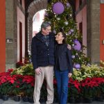 Fotografía cedida este martes por la Presidencia de México, de la presidenta Claudia Sheinbaum, acompañada de su esposo Jesús María Tarriba mientras posan en el Palacio Nacional de Ciudad de México (México). EFE/ Presidencia de México /SOLO USO EDITORIAL/SOLO DISPONIBLE PARA ILUSTRAR LA NOTICIA QUE ACOMPAÑA (CRÉDITO OBLIGATORIO)