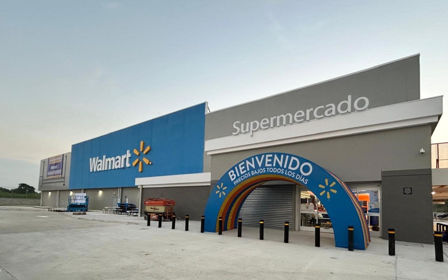 Fotografía cedida por Walmart en la que se observa la fachada de un supermercado de la cadena Walmart en Oaxaca (México). EFE/ Walmart/SOLO USO EDITORIAL/SOLO DISPONIBLE PARA ILUSTRAR LA NOTICIA QUE ACOMPAÑA (CRÉDITO OBLIGATORIO) MÁXIMA CALIDAD DISPONIBLE