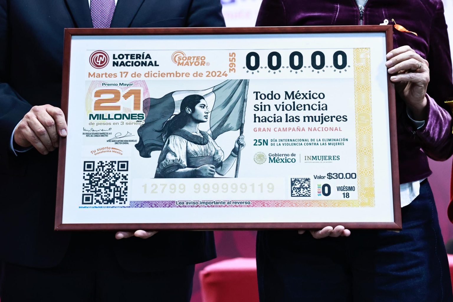 Fotografía del billete de lotería 'Es tiempo de mujeres' durante su develación este miércoles en Ciudad de México (México). EFE/Sáshenka Gutiérrez