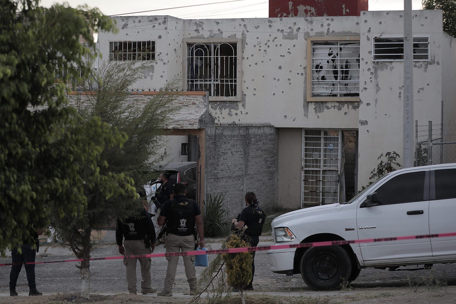 Imagen de archivo de una vista de impactos de bala en la zona de donde ocurrió un tiroteo en la ciudad de Morelia, estado de Michoacán (México). EFE/Iván Villanueva