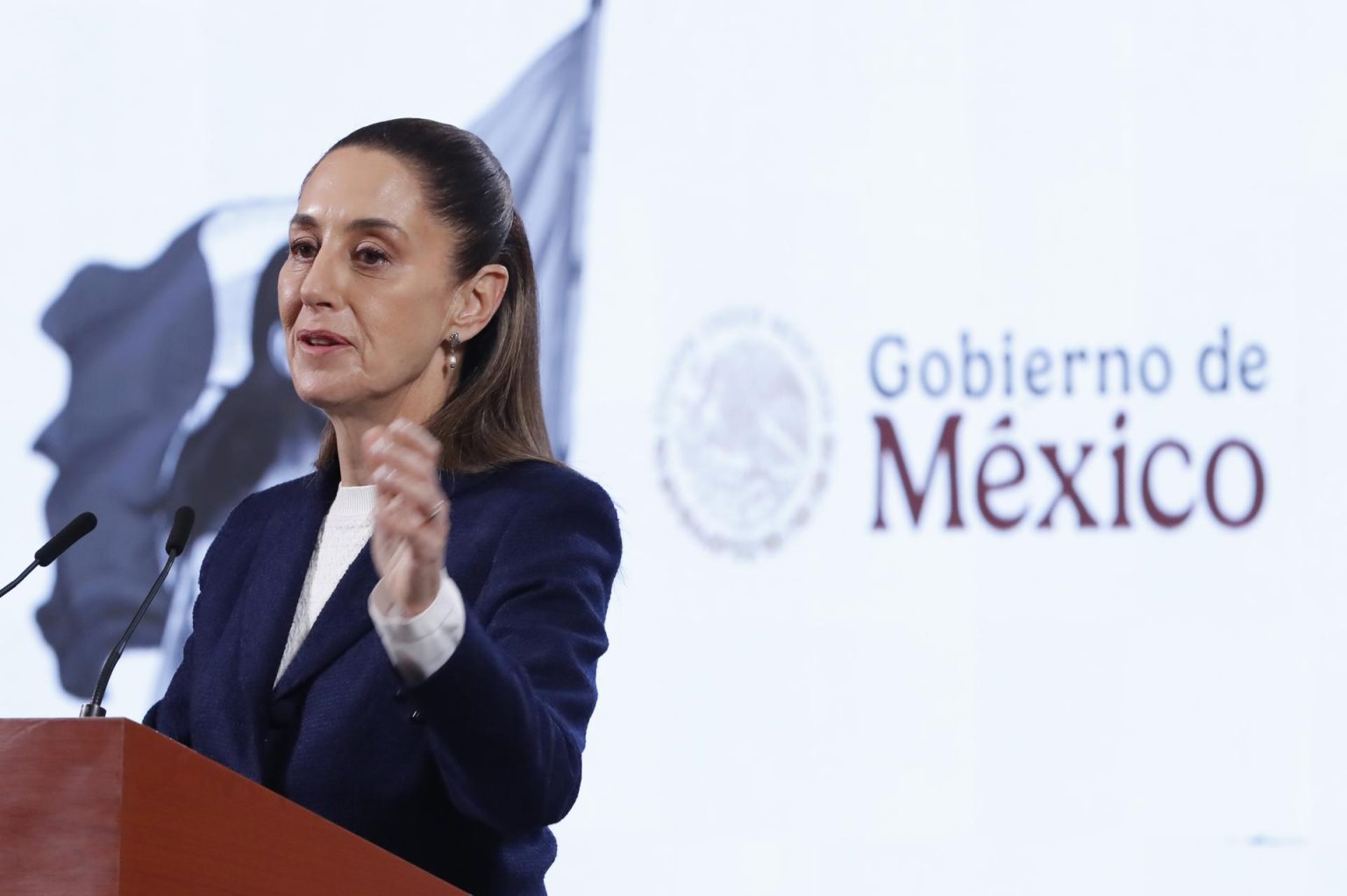 La presidenta de México, Claudia Sheinbaum, participa el viernes durante una rueda de prensa en Palacio Nacional de la Ciudad de México (México). EFE/Mario Guzmán