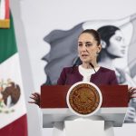 La Presidenta de México, Claudia Sheinbaum, habla durante una conferencia de prensa este lunes, en el Palacio Nacional de la Ciudad de México (México). EFE/ José Méndez