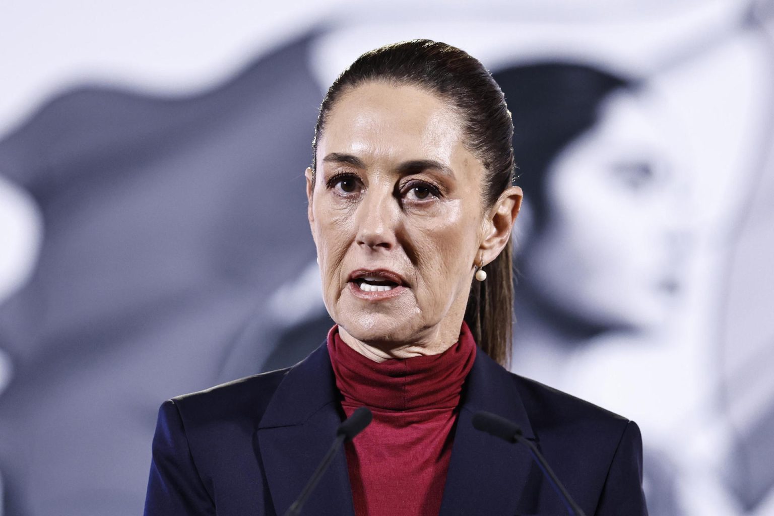 La presidenta de México, Claudia Sheinbaum participa durante su conferencia de prensa matutina este lunes en el Palacio Nacional de Ciudad de México (México). EFE/Sáshenka Gutiérrez