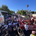 Fotografía cedida por la Coalición por los Derechos Humanos del Inmigrante en Los Ángeles (Chirla) de un grupo de personas durante una manifestación este miércoles, en Los Ángeles (EE.UU.). EFE/ CHIRLA / SOLO USO EDITORIAL/SOLO DISPONIBLE PARA ILUSTRAR LA NOTICIA QUE ACOMPAÑA (CRÉDITO OBLIGATORIO)